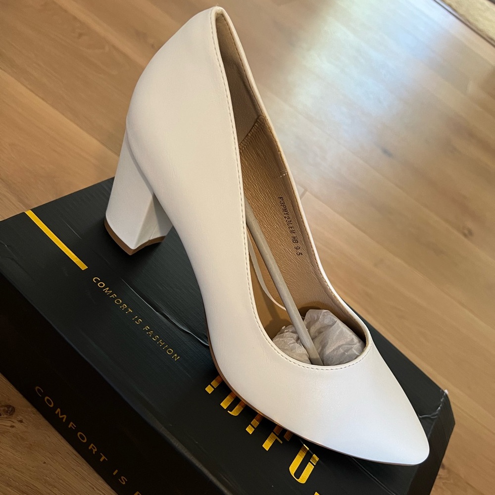 New white pumps